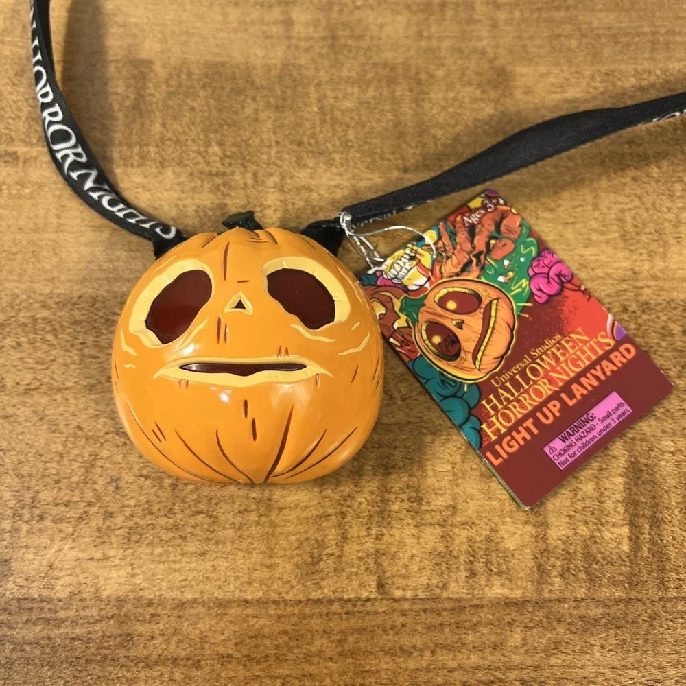 2023 Universal Studios HalloweenHorror Nights Lil' Boo‎ Light Up Pumpkin Lanyard